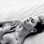 Miley Cyrus khoe trọn vòng 1 trên mạng